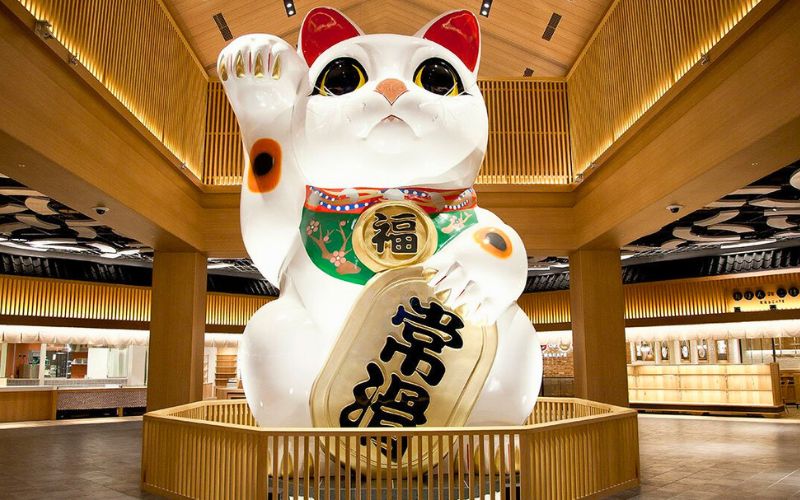 The Cultural Significance of Maneki-Neko: More Than Just a Cute Keychain